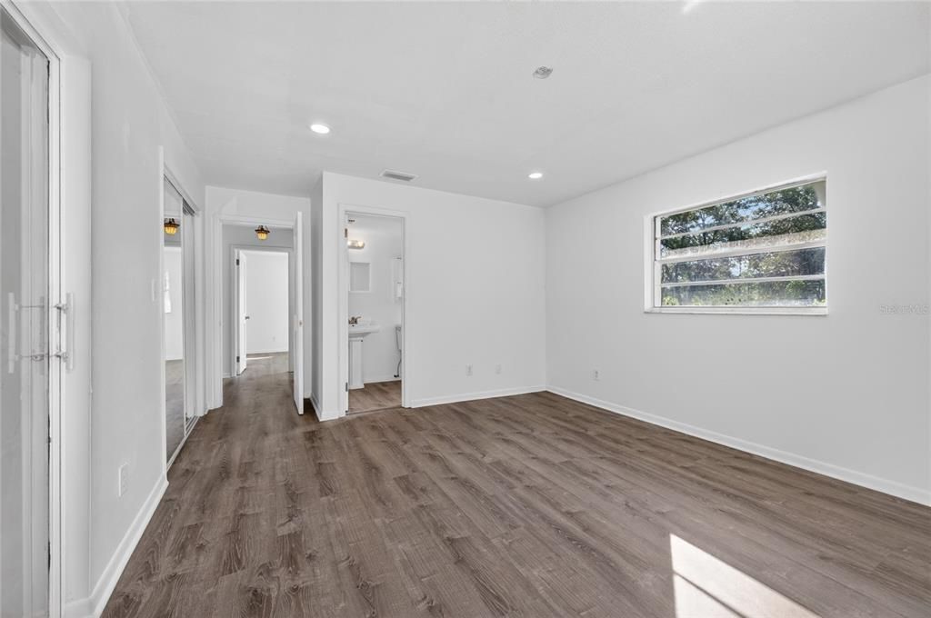 For Sale: $225,000 (2 beds, 2 baths, 1160 Square Feet)