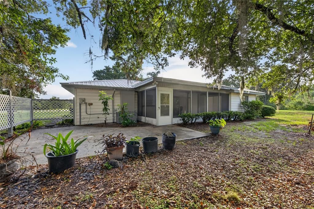 For Sale: $225,000 (2 beds, 2 baths, 1160 Square Feet)