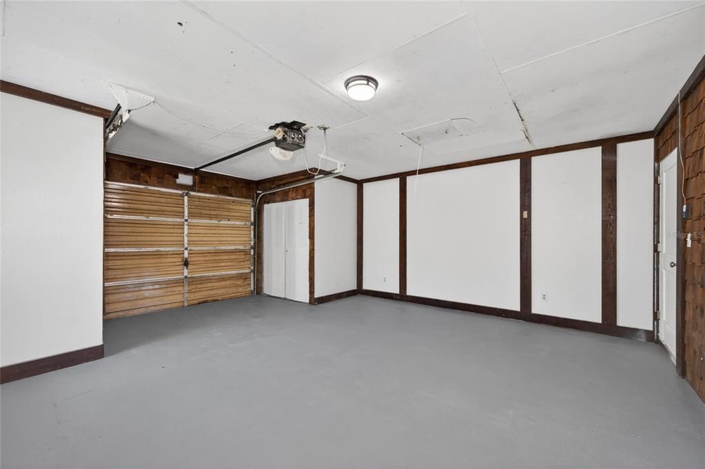 For Sale: $225,000 (2 beds, 2 baths, 1160 Square Feet)