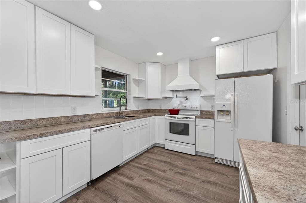 For Sale: $225,000 (2 beds, 2 baths, 1160 Square Feet)