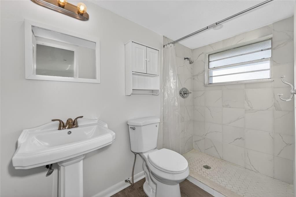 For Sale: $225,000 (2 beds, 2 baths, 1160 Square Feet)