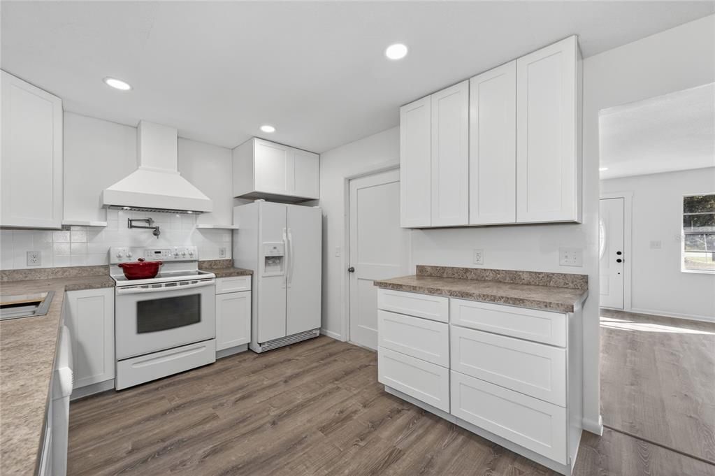 For Sale: $225,000 (2 beds, 2 baths, 1160 Square Feet)