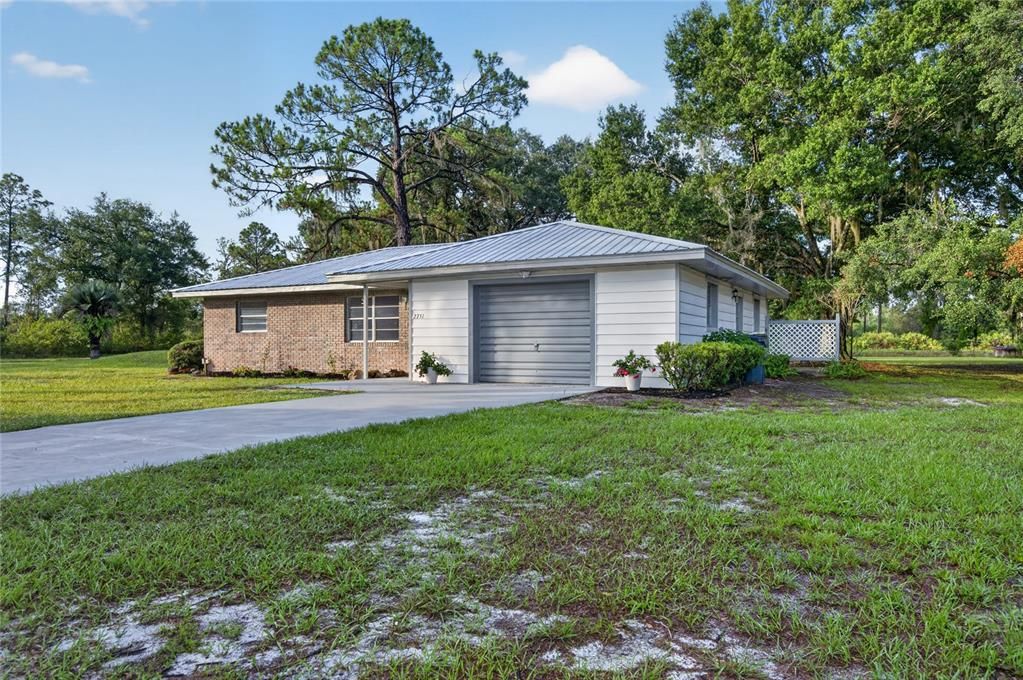 For Sale: $225,000 (2 beds, 2 baths, 1160 Square Feet)