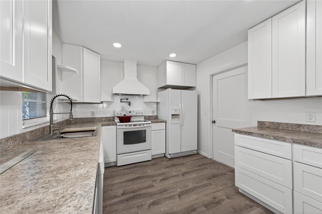 For Sale: $225,000 (2 beds, 2 baths, 1160 Square Feet)