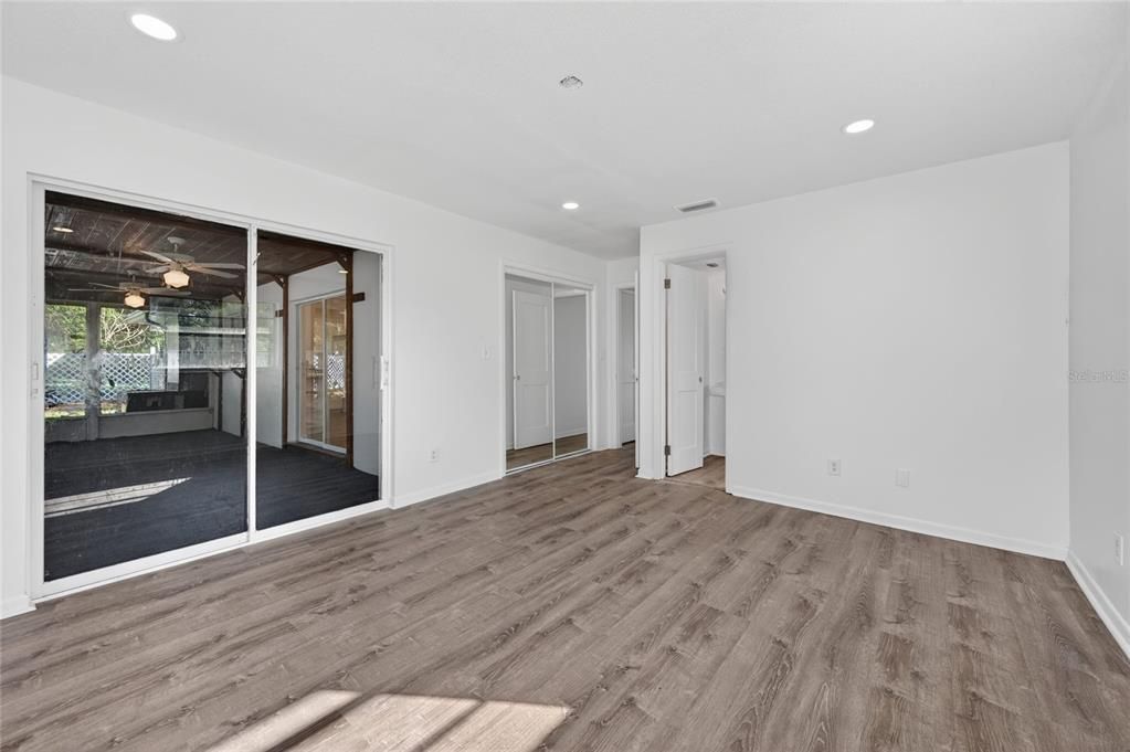 For Sale: $225,000 (2 beds, 2 baths, 1160 Square Feet)