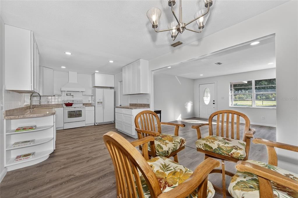 For Sale: $225,000 (2 beds, 2 baths, 1160 Square Feet)