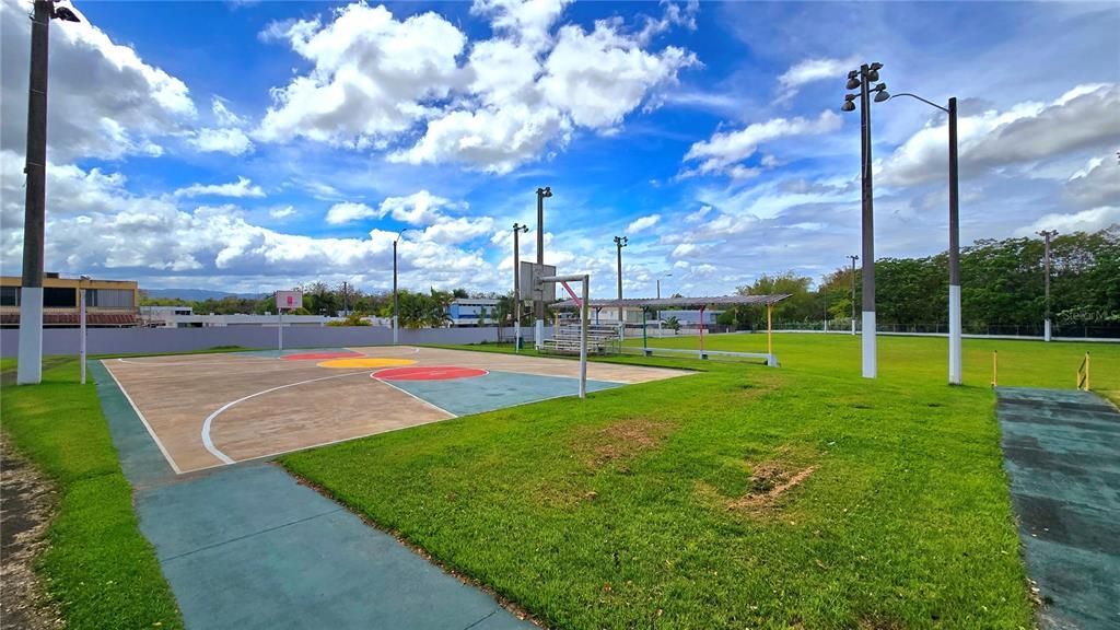 En Venta: $420,000 (4 camas, 3 baños, 2153 Pies cuadrados)