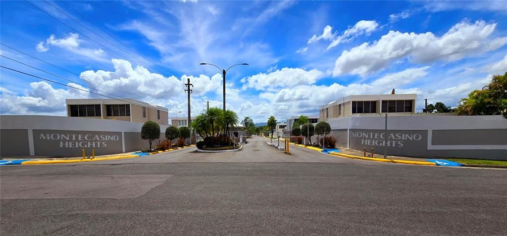 En Venta: $420,000 (4 camas, 3 baños, 2153 Pies cuadrados)