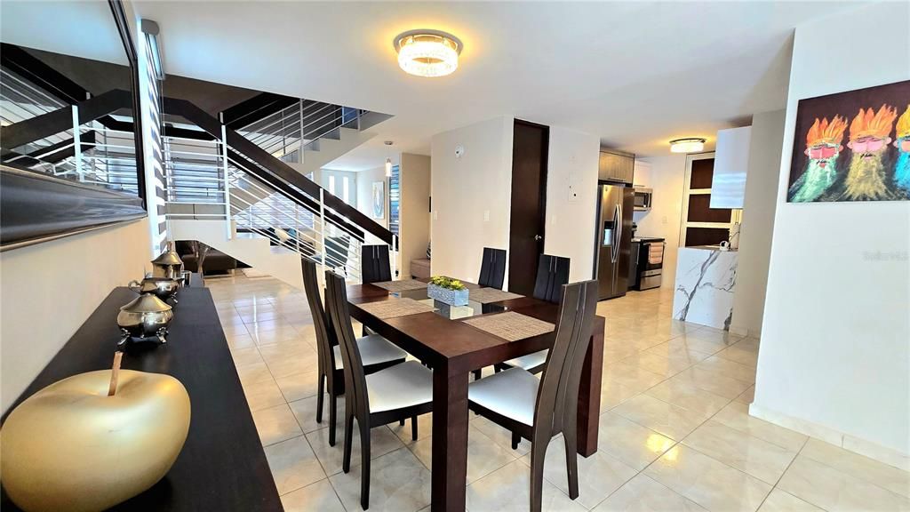 En Venta: $420,000 (4 camas, 3 baños, 2153 Pies cuadrados)