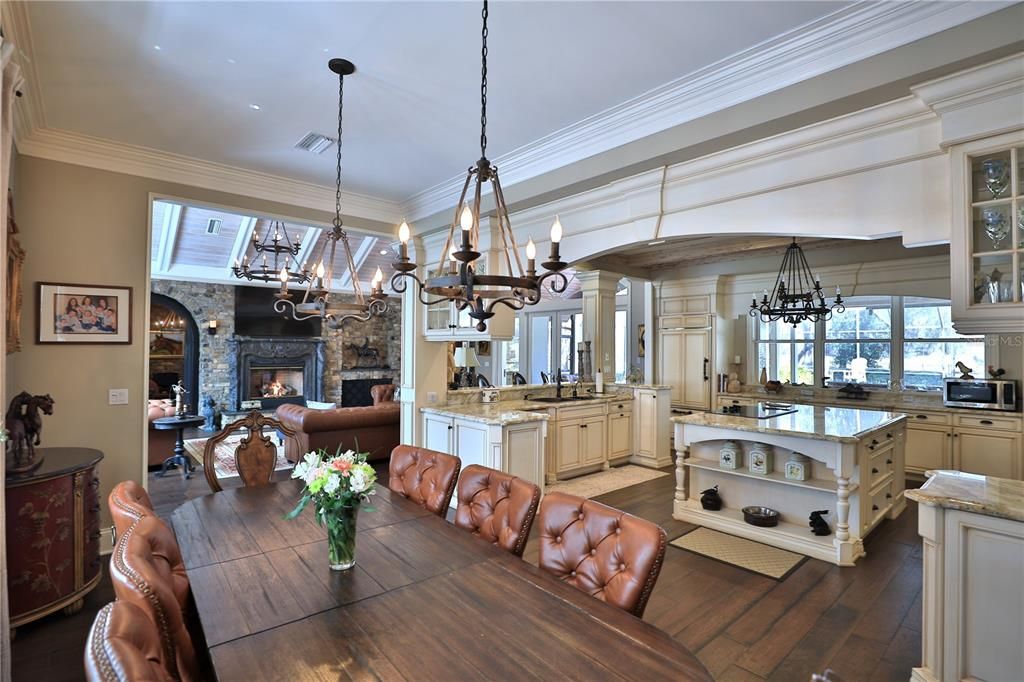 En Venta: $2,297,000 (3 camas, 3 baños, 5040 Pies cuadrados)