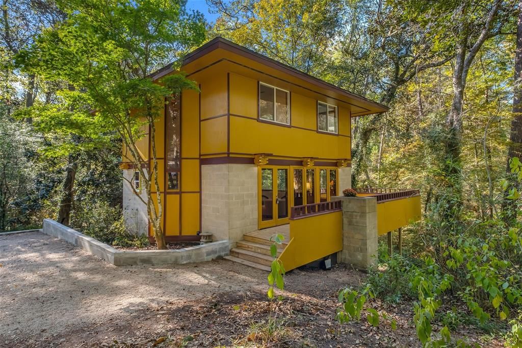 Recently Sold: $375,000 (3 beds, 2 baths, 1930 Square Feet)