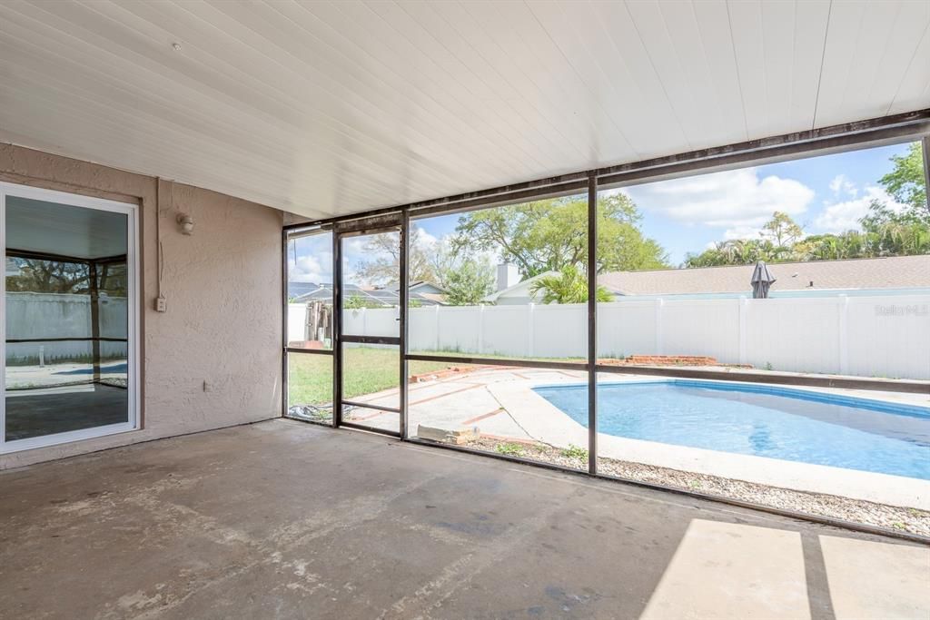 Active With Contract: $3,000 (3 beds, 2 baths, 1466 Square Feet)