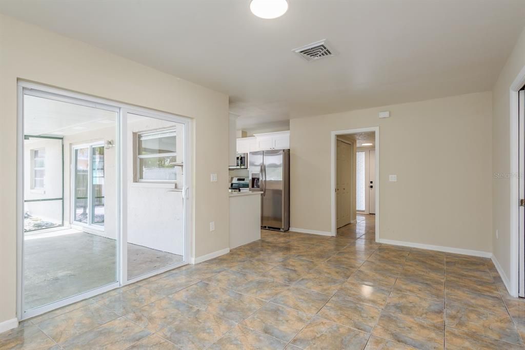Active With Contract: $3,000 (3 beds, 2 baths, 1466 Square Feet)