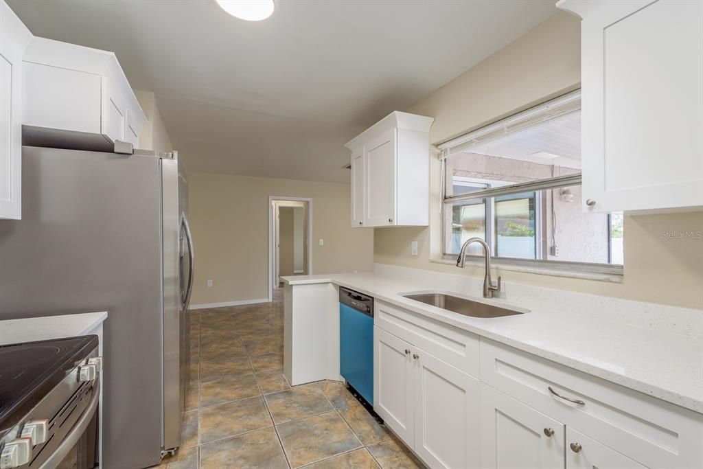 Active With Contract: $3,000 (3 beds, 2 baths, 1466 Square Feet)