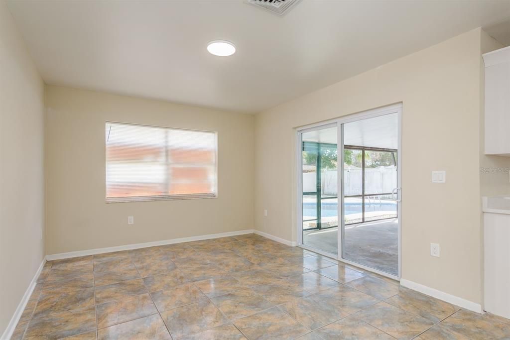Active With Contract: $3,000 (3 beds, 2 baths, 1466 Square Feet)