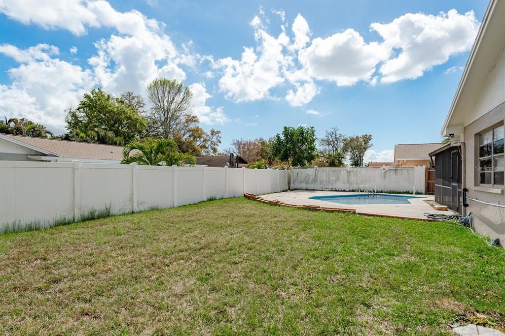 Active With Contract: $3,000 (3 beds, 2 baths, 1466 Square Feet)