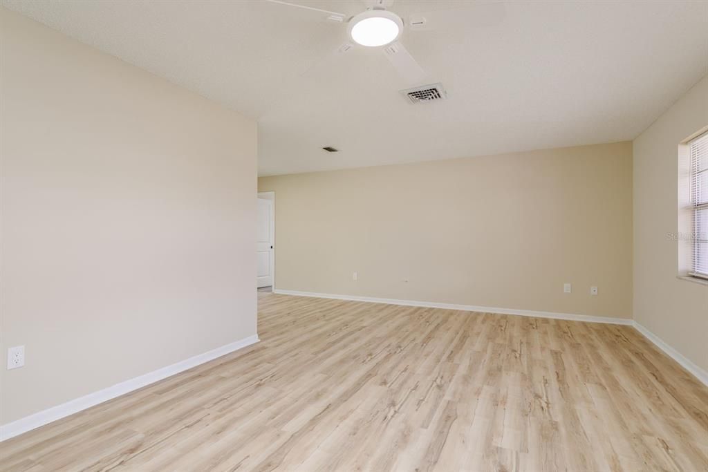 Active With Contract: $3,000 (3 beds, 2 baths, 1466 Square Feet)