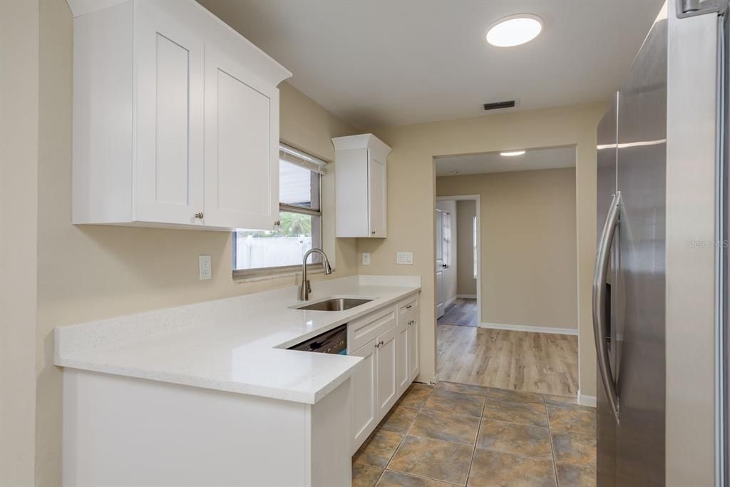 Active With Contract: $3,000 (3 beds, 2 baths, 1466 Square Feet)