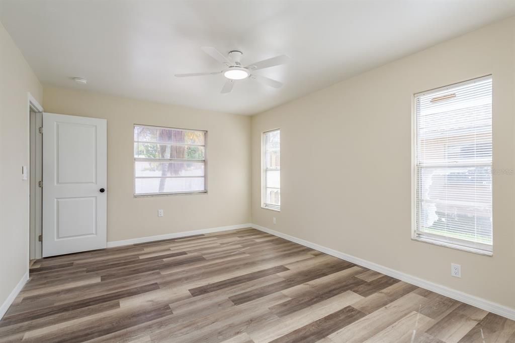 Active With Contract: $3,000 (3 beds, 2 baths, 1466 Square Feet)