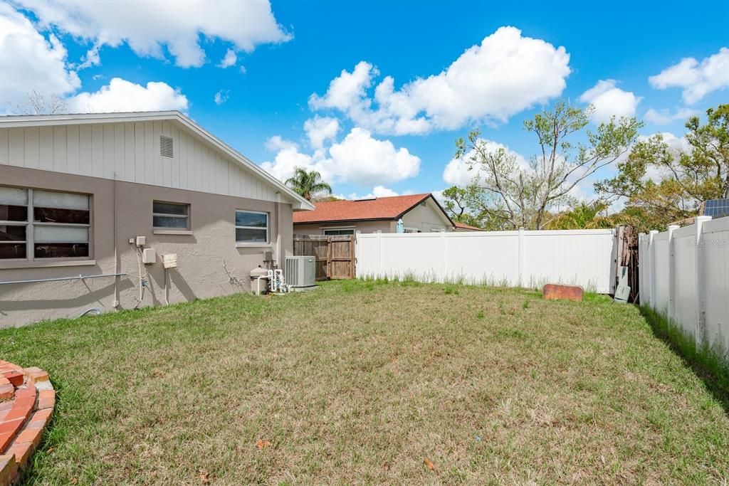 Active With Contract: $3,000 (3 beds, 2 baths, 1466 Square Feet)