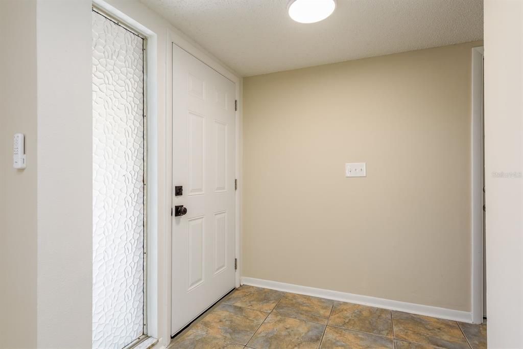 Active With Contract: $3,000 (3 beds, 2 baths, 1466 Square Feet)