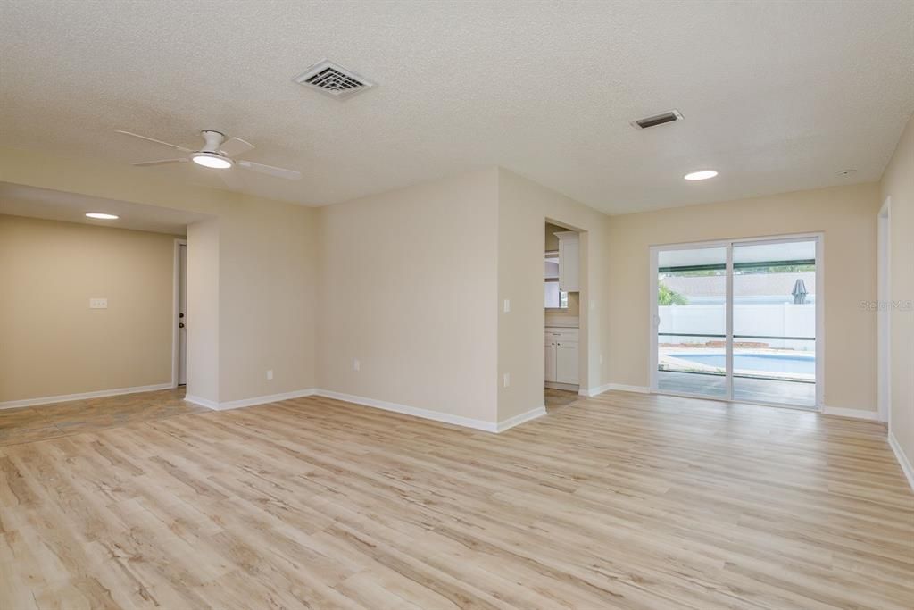 Active With Contract: $3,000 (3 beds, 2 baths, 1466 Square Feet)
