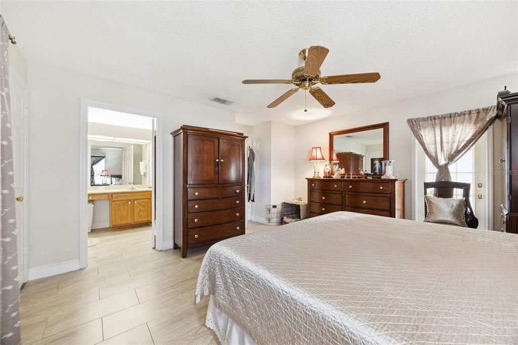 Activo con contrato: $220,000 (2 camas, 2 baños, 1189 Pies cuadrados)