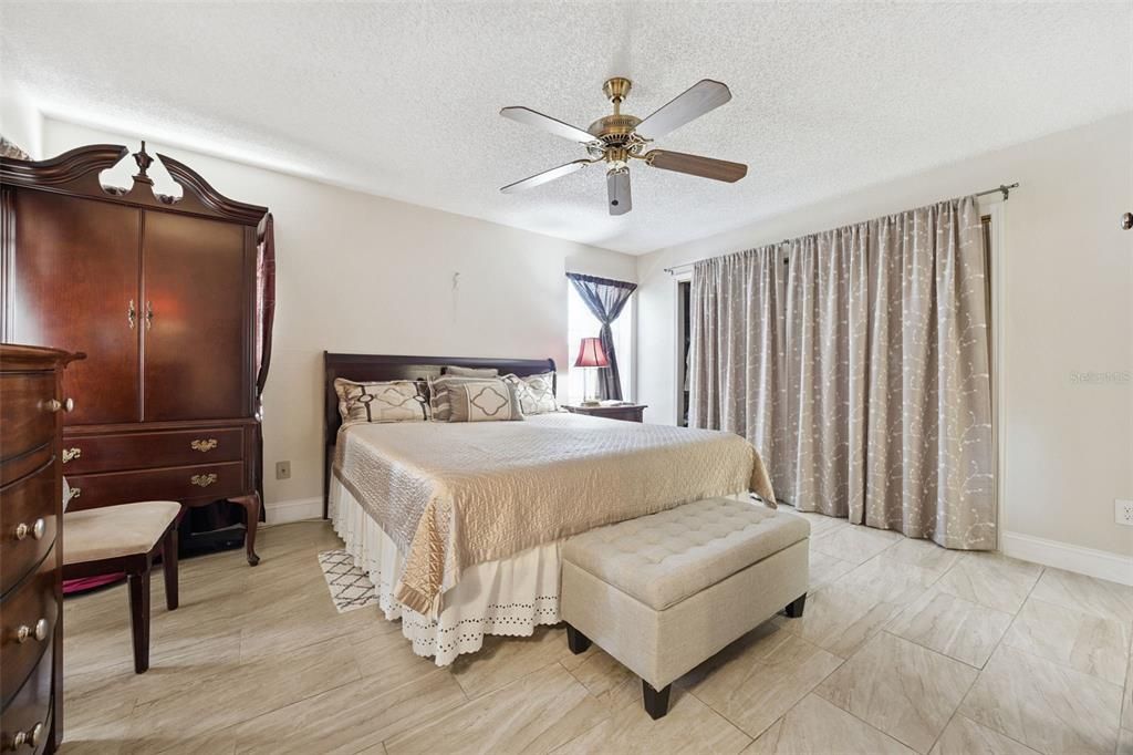 Activo con contrato: $220,000 (2 camas, 2 baños, 1189 Pies cuadrados)
