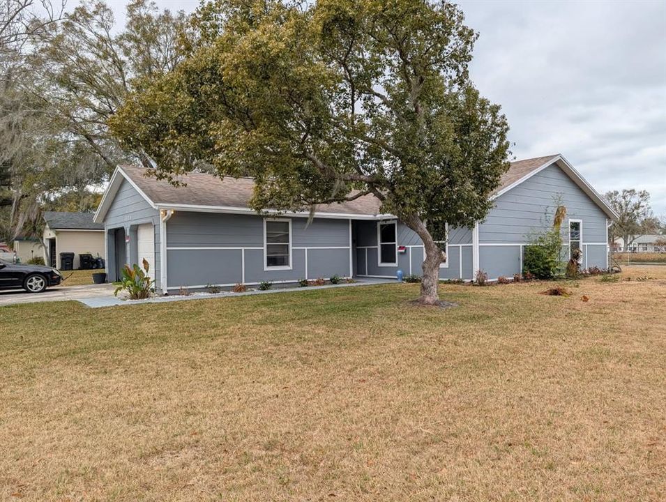 Active With Contract: $249,900 (3 beds, 2 baths, 1224 Square Feet)