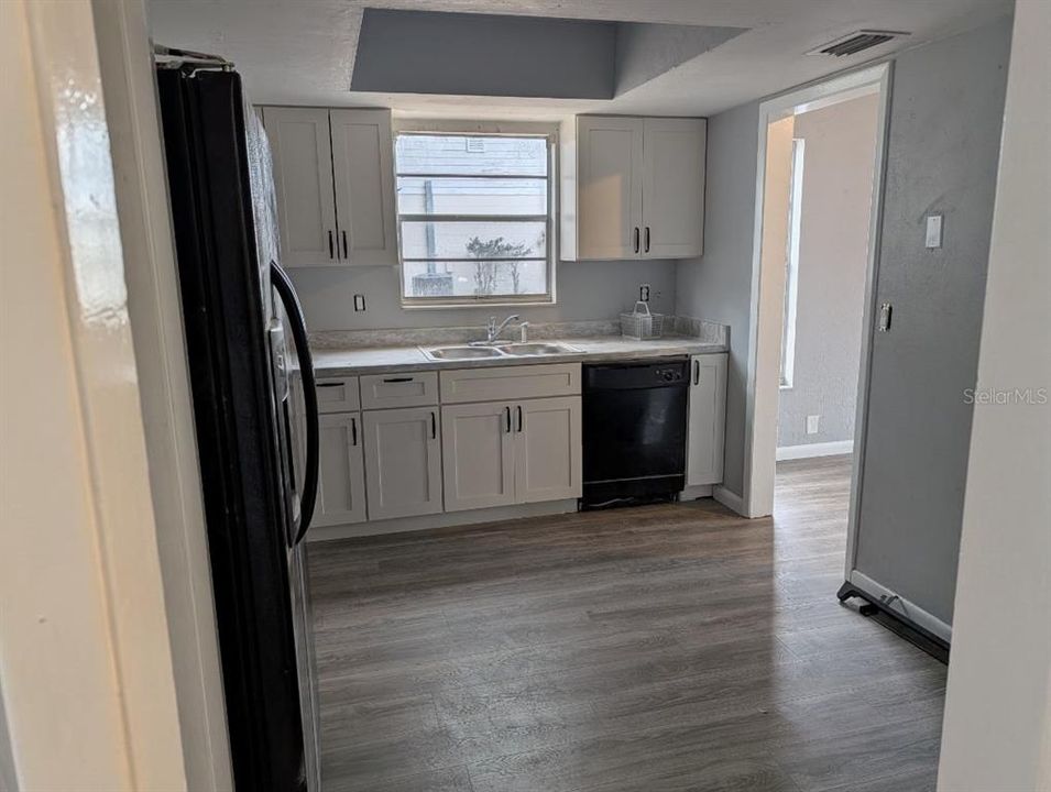 Active With Contract: $249,900 (3 beds, 2 baths, 1224 Square Feet)