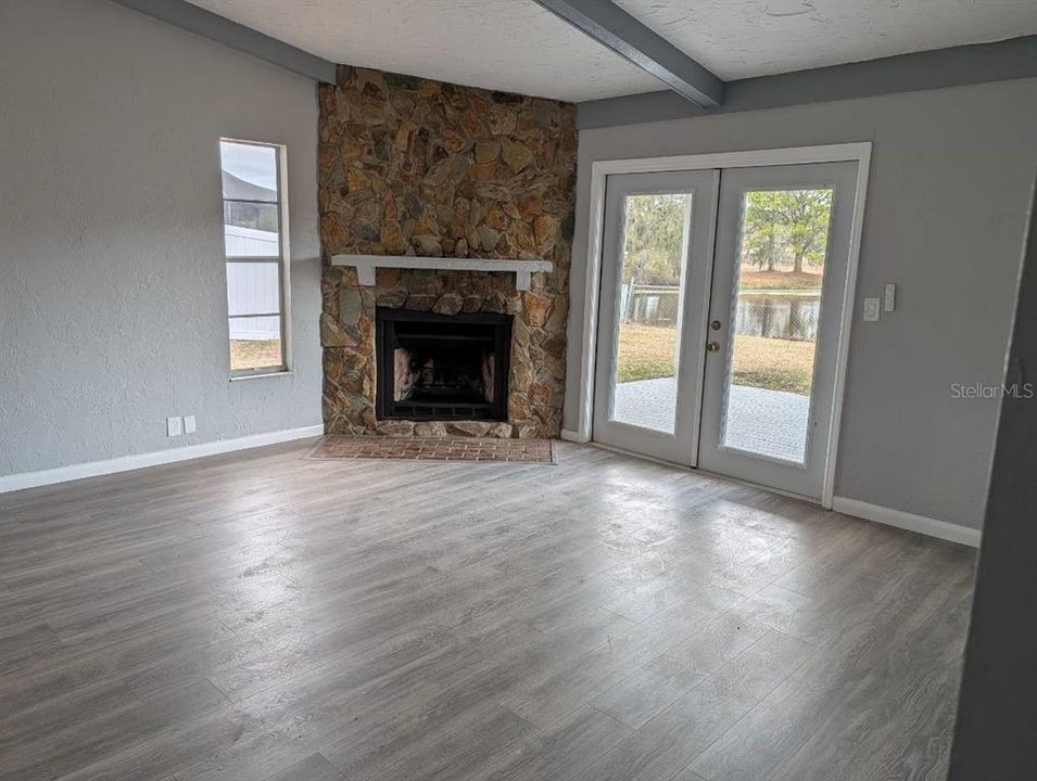 Active With Contract: $249,900 (3 beds, 2 baths, 1224 Square Feet)