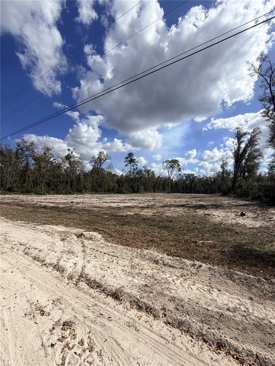 На продажу: $65,000 (3.15 acres)