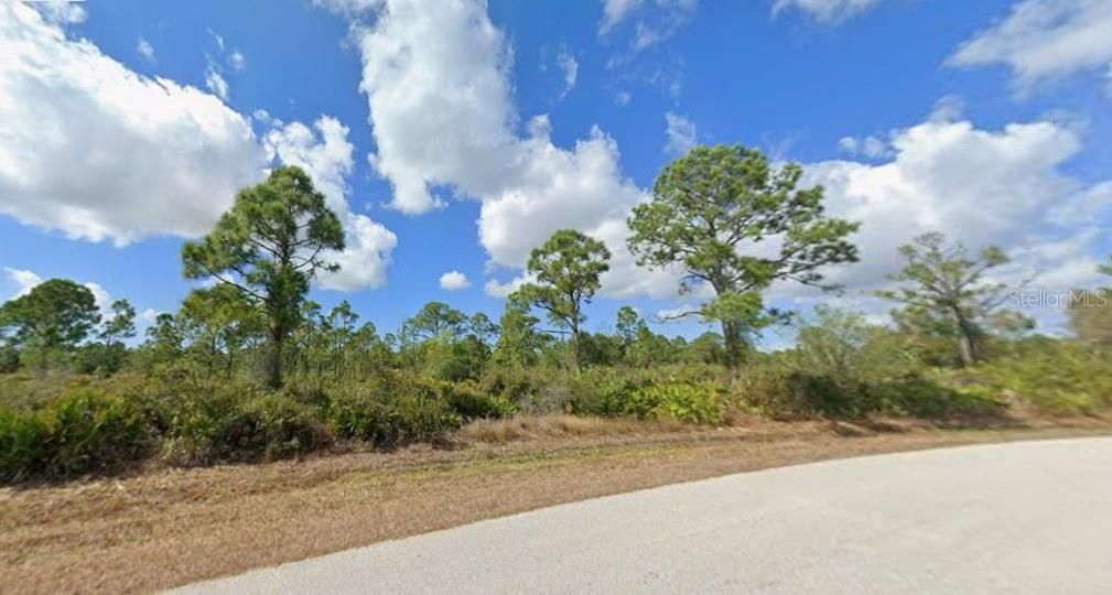 На продажу: $23,000 (0.25 acres)