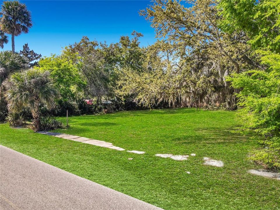 En Venta: $137,000 (0.49 acres)