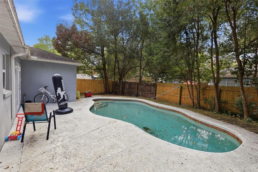 For Sale: $275,000 (3 beds, 2 baths, 1190 Square Feet)