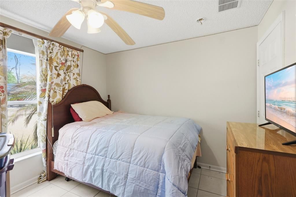 For Sale: $275,000 (3 beds, 2 baths, 1190 Square Feet)