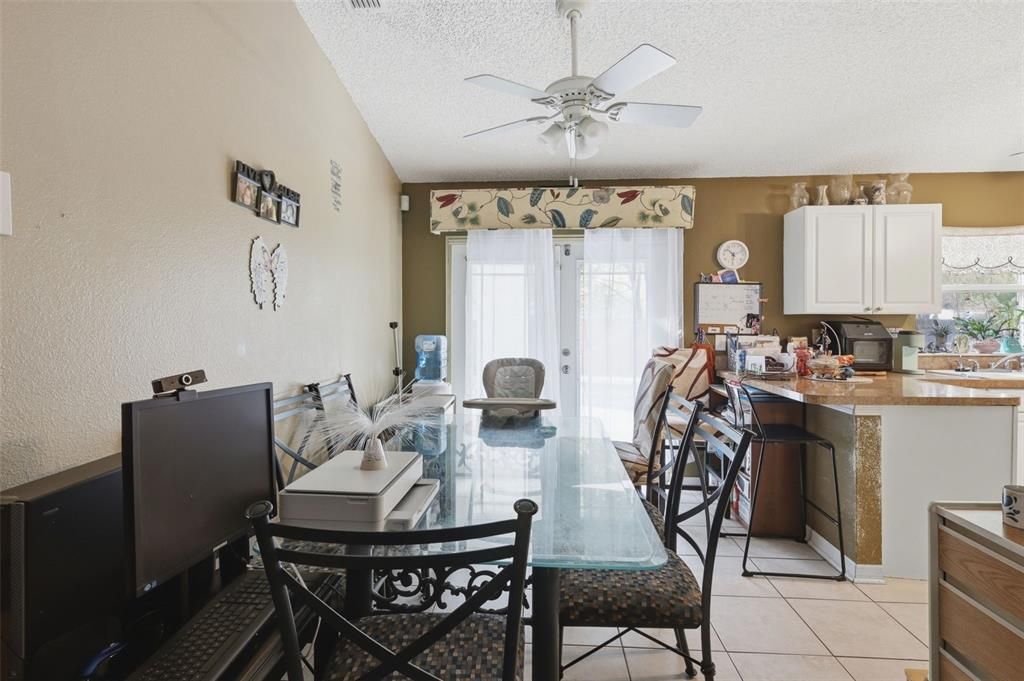 For Sale: $275,000 (3 beds, 2 baths, 1190 Square Feet)