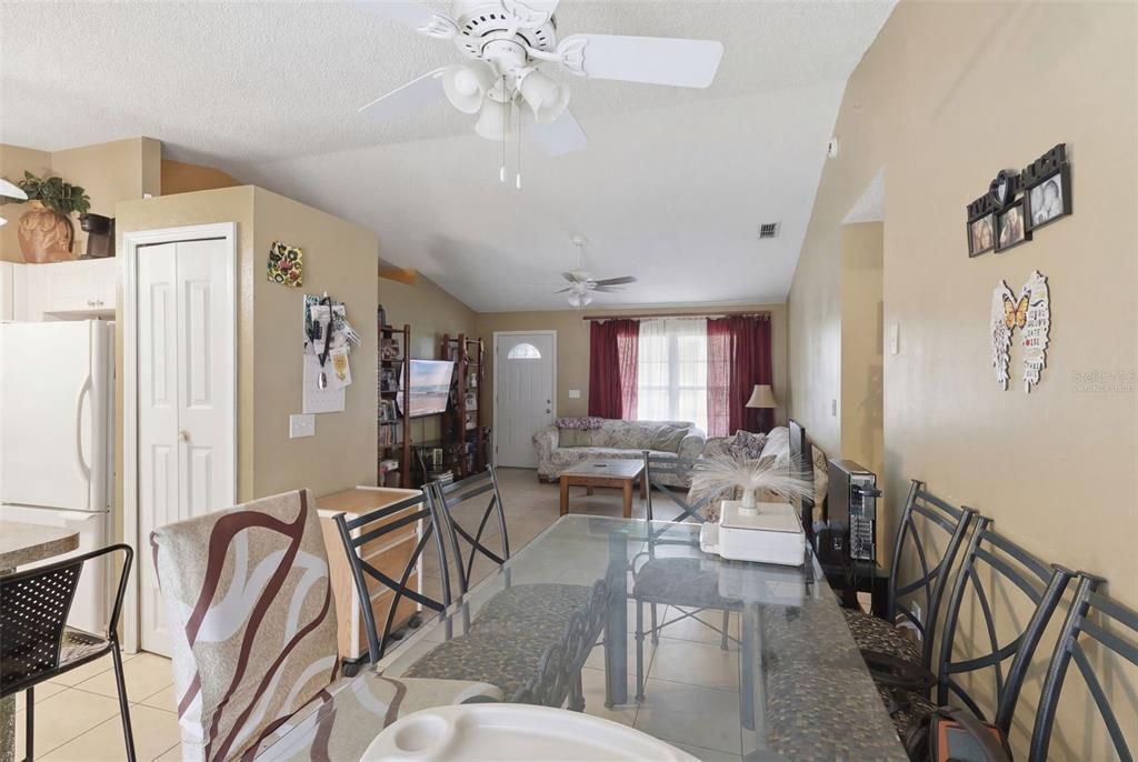 For Sale: $275,000 (3 beds, 2 baths, 1190 Square Feet)