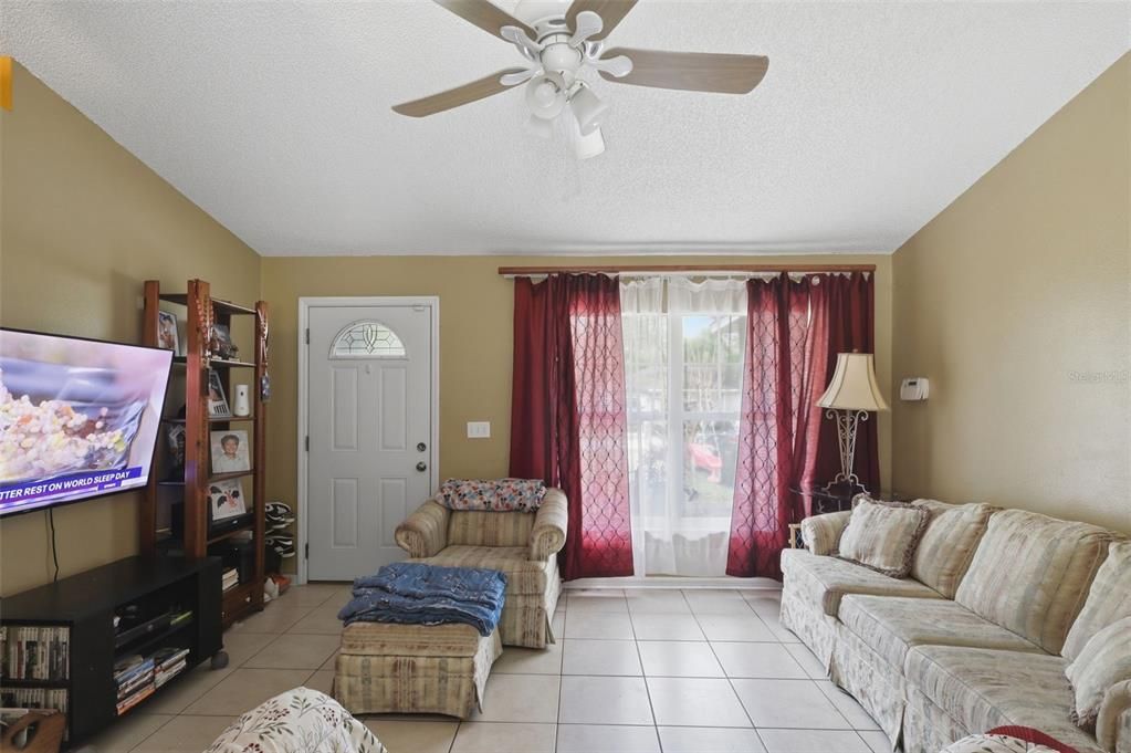 For Sale: $275,000 (3 beds, 2 baths, 1190 Square Feet)