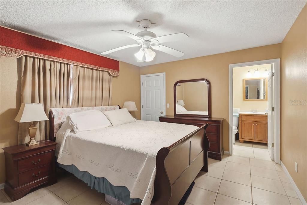 For Sale: $275,000 (3 beds, 2 baths, 1190 Square Feet)