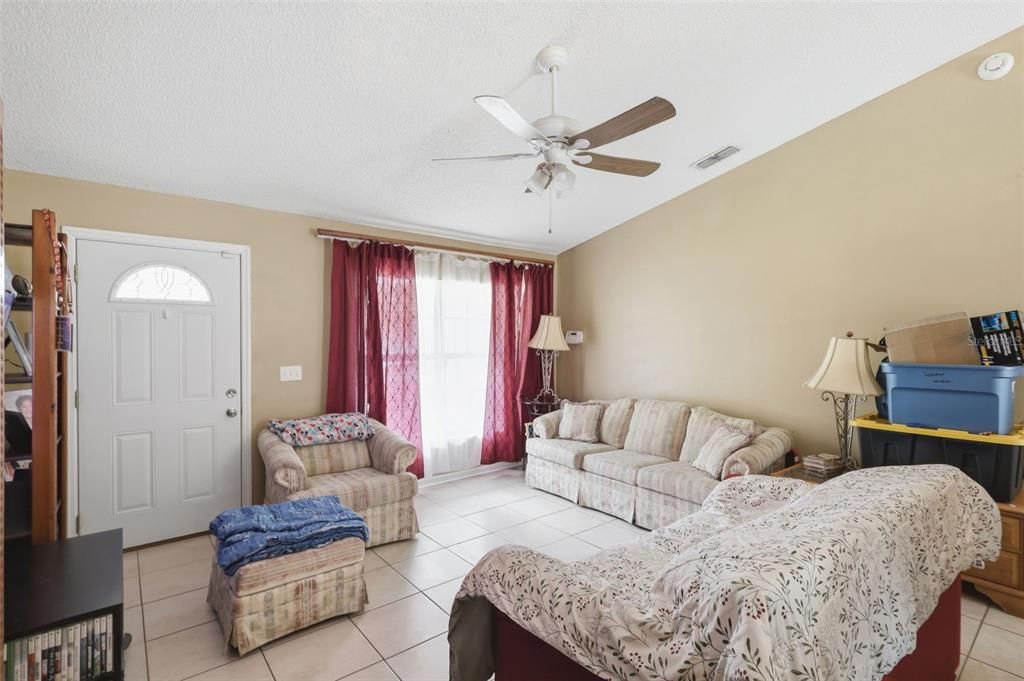 For Sale: $275,000 (3 beds, 2 baths, 1190 Square Feet)