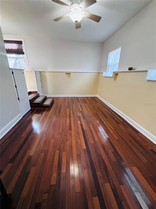 На продажу: $259,900 (2 спален, 1 ванн, 1021 Квадратных фут)