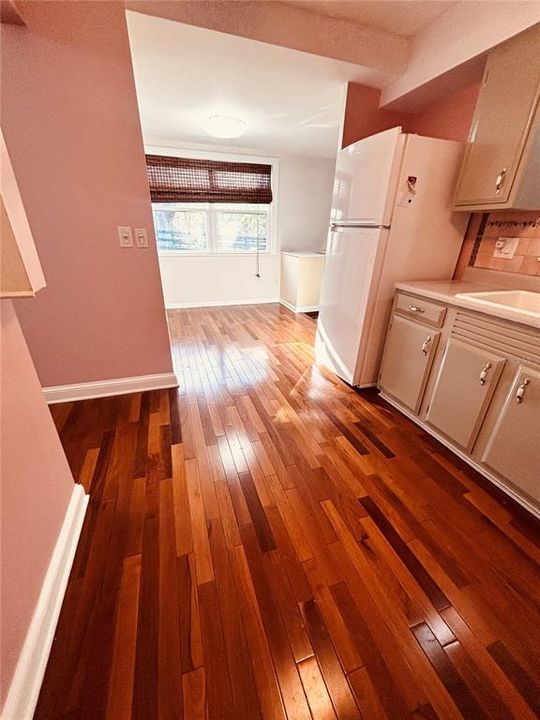 На продажу: $259,900 (2 спален, 1 ванн, 1021 Квадратных фут)