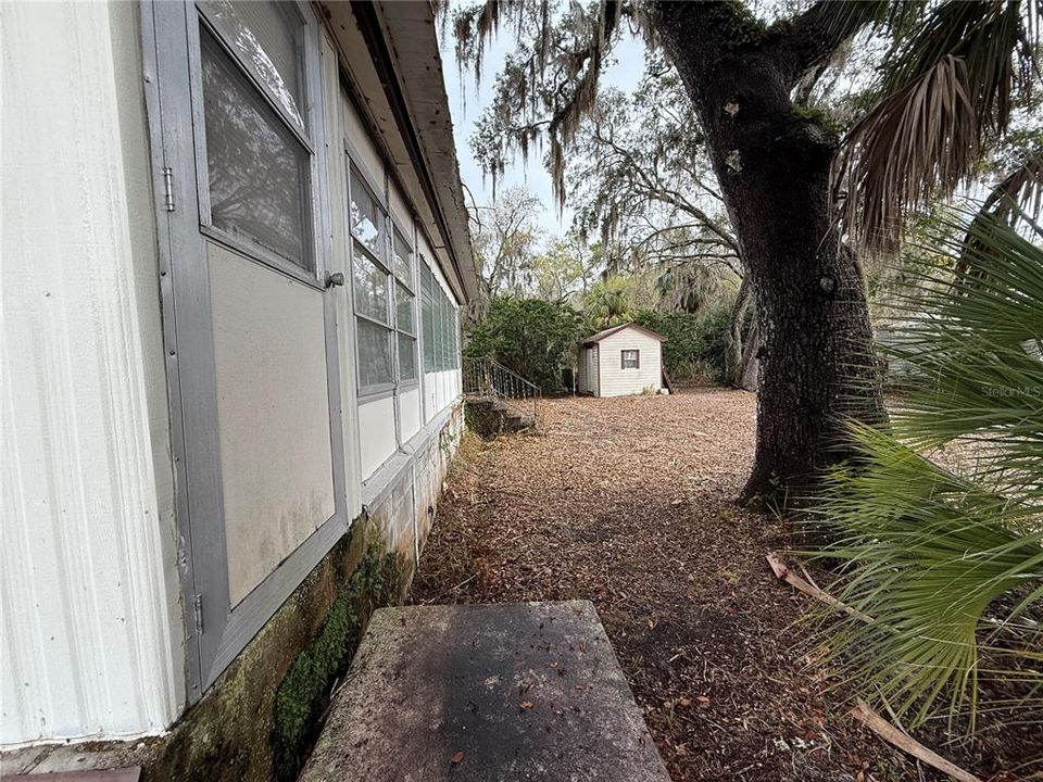 For Sale: $144,999 (2 beds, 2 baths, 1015 Square Feet)