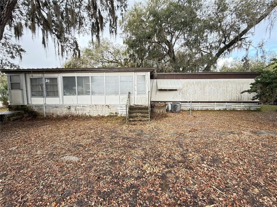 For Sale: $144,999 (2 beds, 2 baths, 1015 Square Feet)