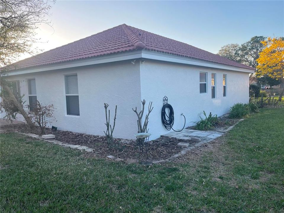 For Sale: $325,000 (2 beds, 2 baths, 1647 Square Feet)