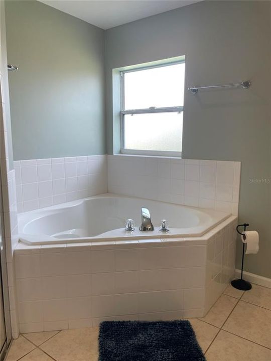 For Sale: $325,000 (2 beds, 2 baths, 1647 Square Feet)