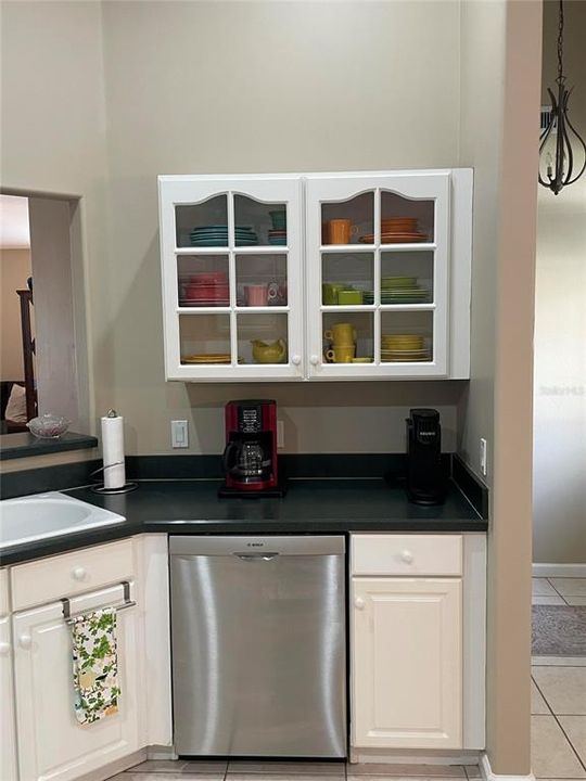 For Sale: $325,000 (2 beds, 2 baths, 1647 Square Feet)