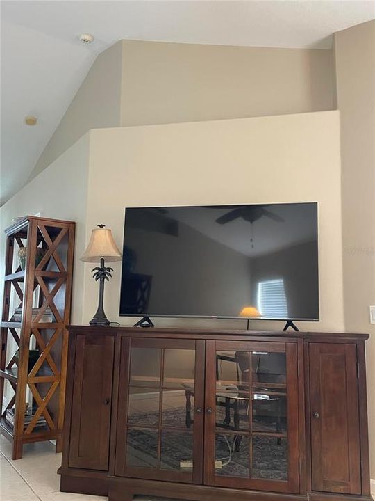 For Sale: $325,000 (2 beds, 2 baths, 1647 Square Feet)