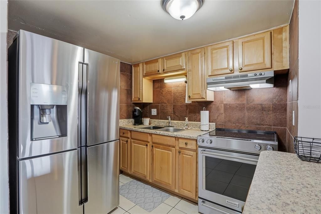 For Sale: $95,000 (1 beds, 1 baths, 710 Square Feet)